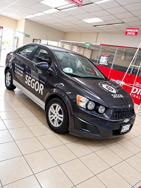 Automóvil rotulado en Culiacán
